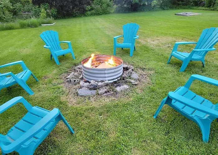 Tranquil Cottage Retreat In Prince Edward County